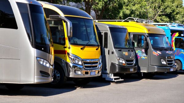 Top 5 options de minibus 9 places à louer pour vos sorties en groupe